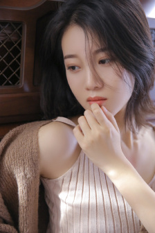 孕妇叉开腿趴桌子睡觉可以吗